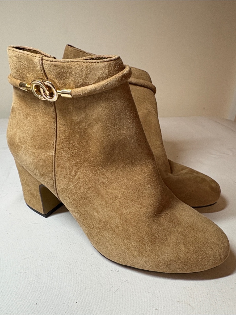 Bella Vita NWOT Tan Suede Heeled Ankle Boot Size 8 1/2
